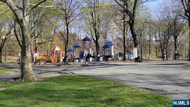 31 Brook Avenue 2 Wallington, NJ 07057