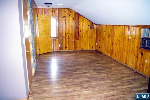 31 Brook Avenue 2 Wallington, NJ 07057