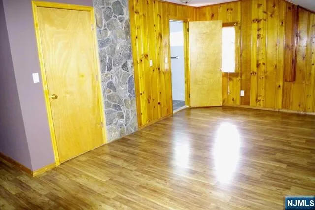 31 Brook Avenue 2 Wallington, NJ 07057
