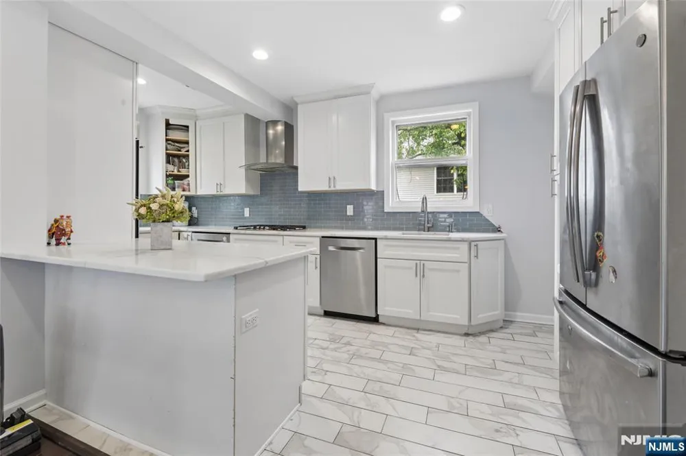 56 Hallberg Avenue Bergenfield, NJ 07621