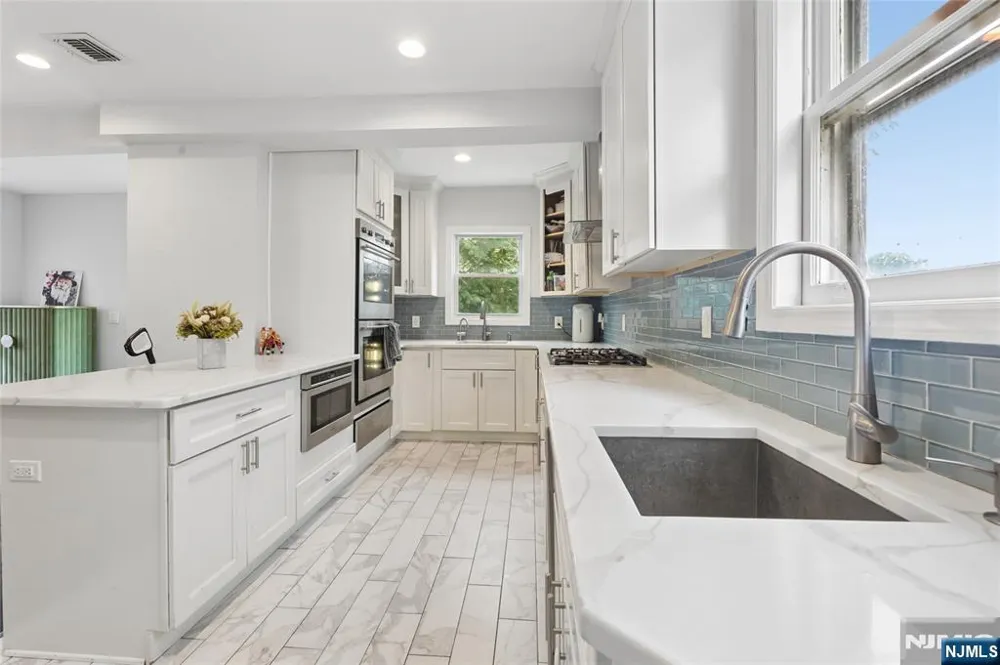 56 Hallberg Avenue Bergenfield, NJ 07621