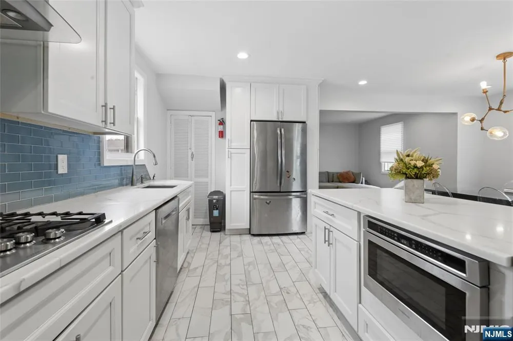 56 Hallberg Avenue Bergenfield, NJ 07621