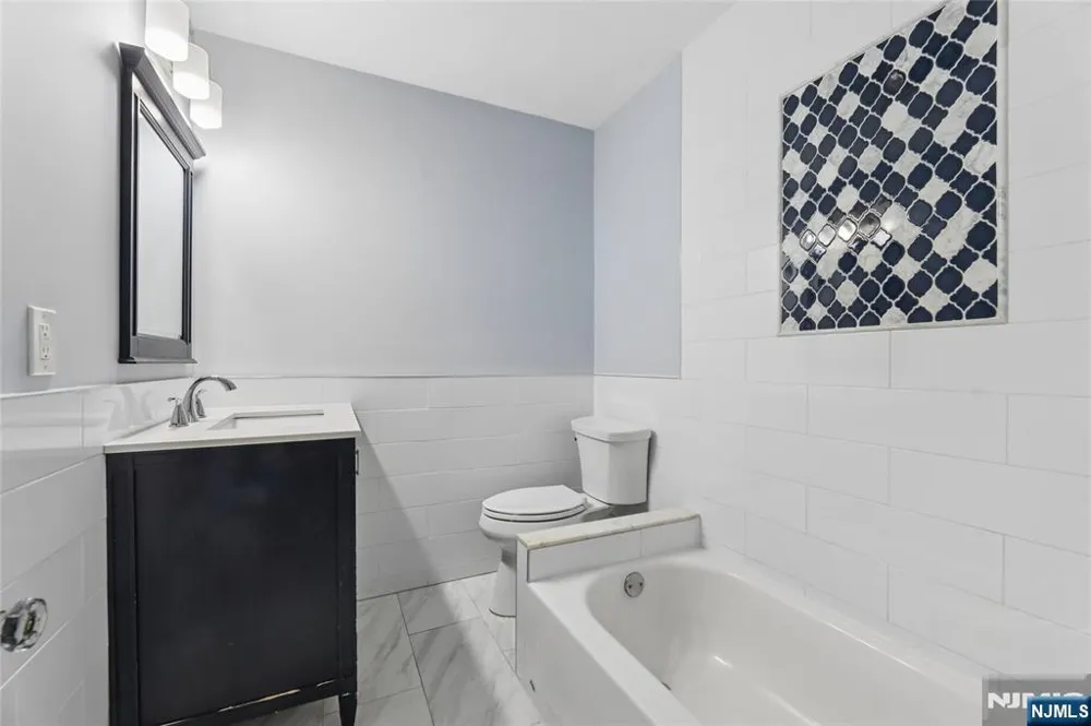 56 Hallberg Avenue Bergenfield, NJ 07621