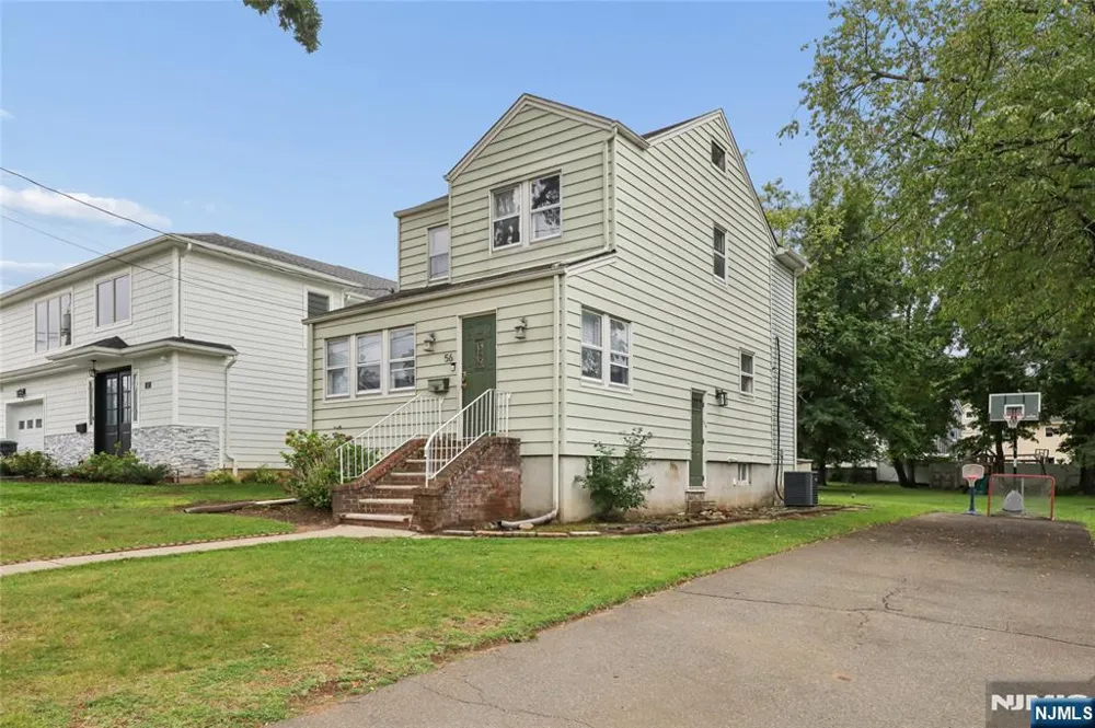 56 Hallberg Avenue Bergenfield, NJ 07621