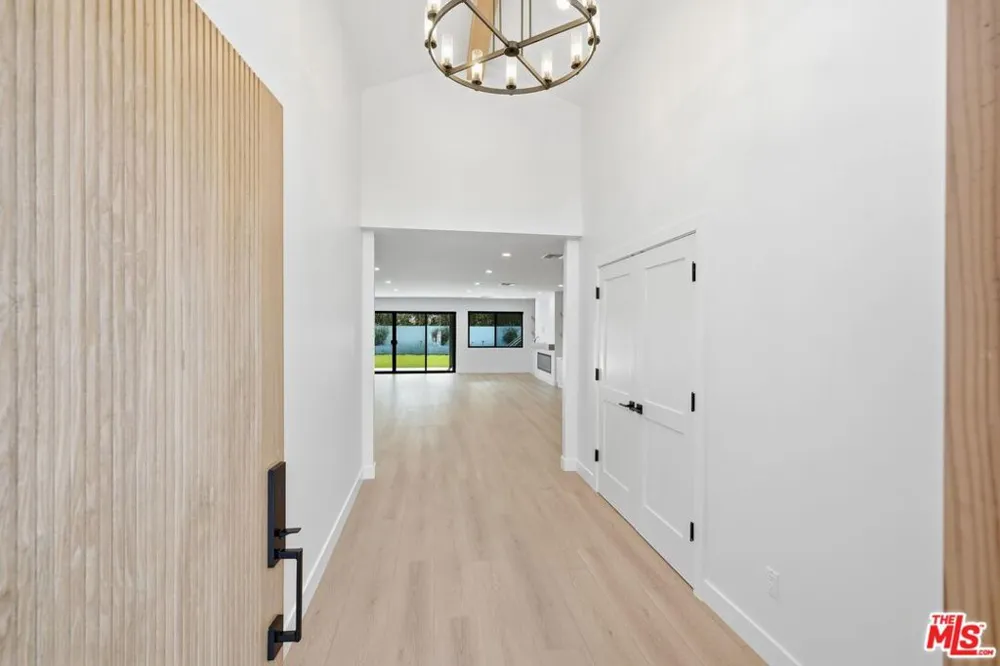 23906 Mobile Street Los Angeles, CA 91307
