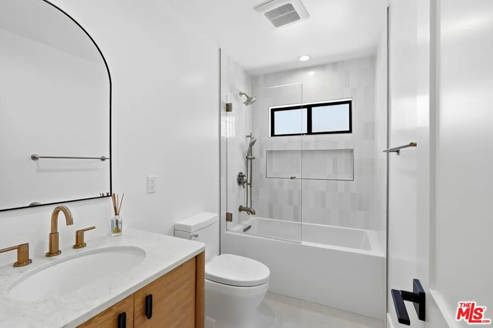 23906 Mobile Street Los Angeles, CA 91307