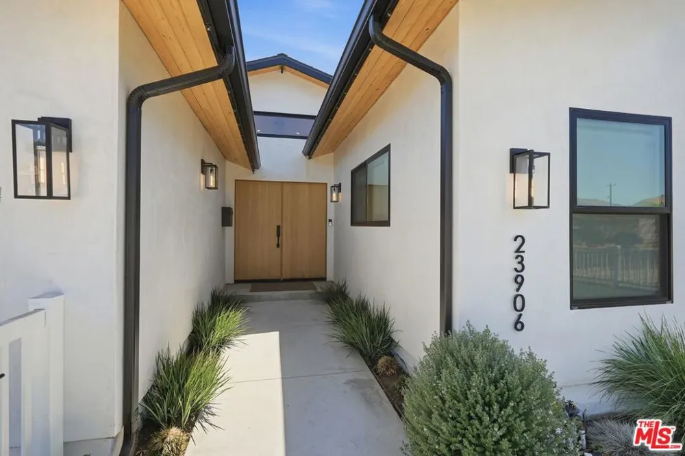 23906 Mobile Street Los Angeles, CA 91307
