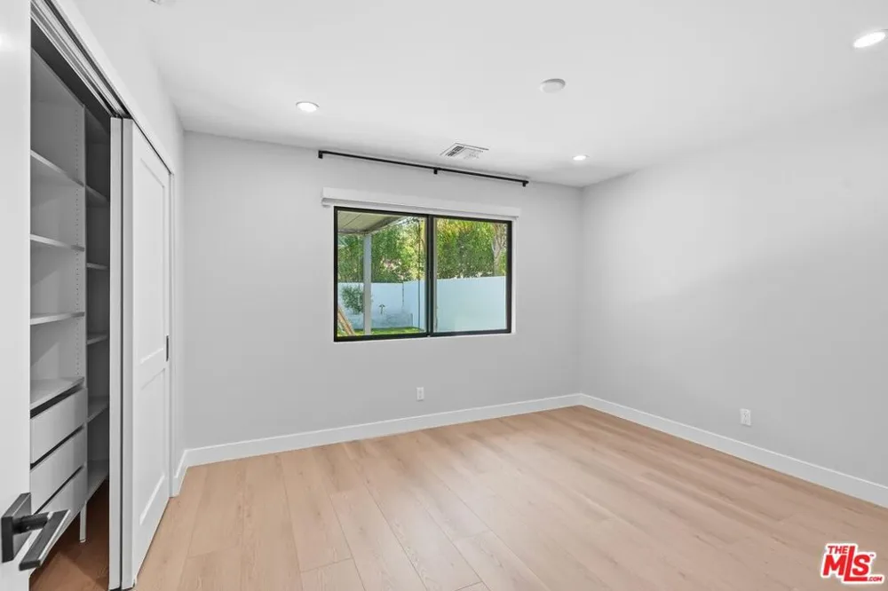 23906 Mobile Street Los Angeles, CA 91307