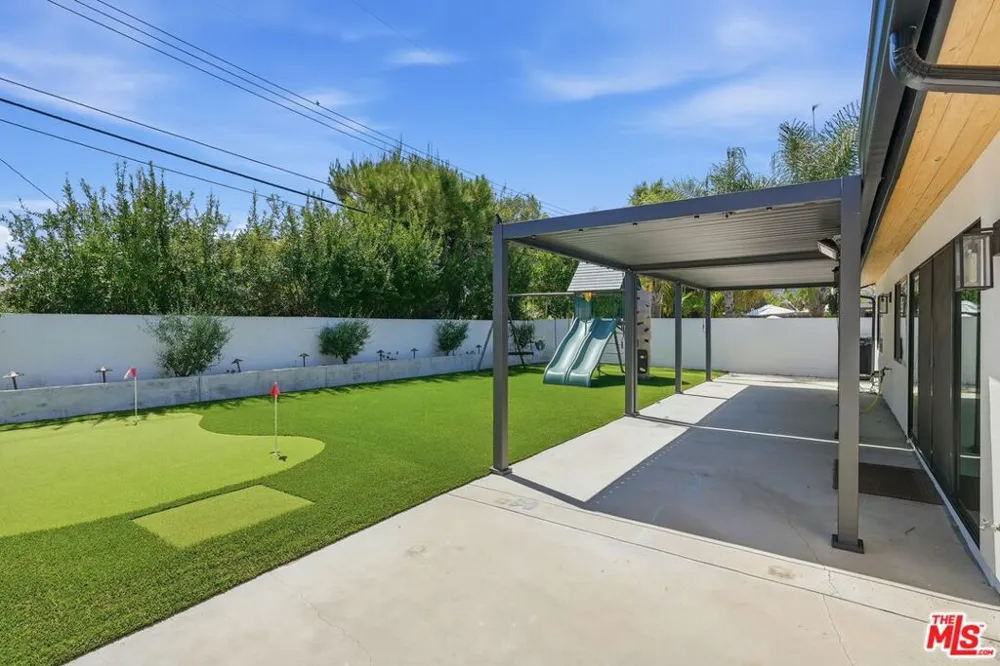 23906 Mobile Street Los Angeles, CA 91307
