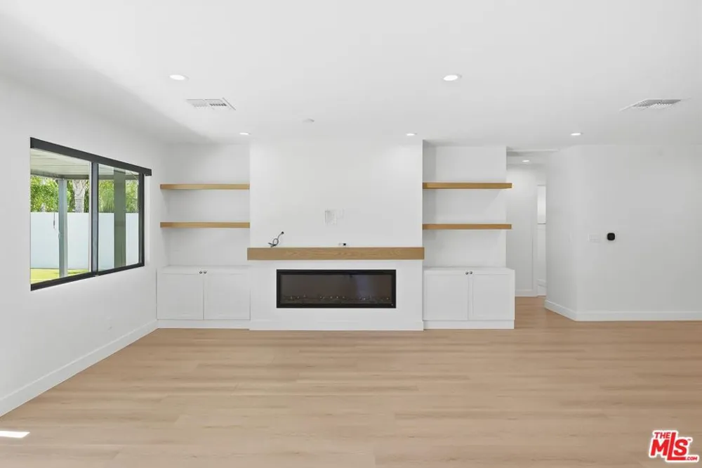 23906 Mobile Street Los Angeles, CA 91307