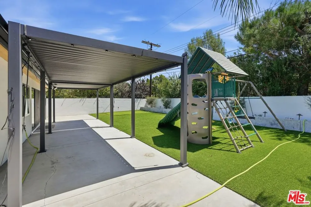 23906 Mobile Street Los Angeles, CA 91307