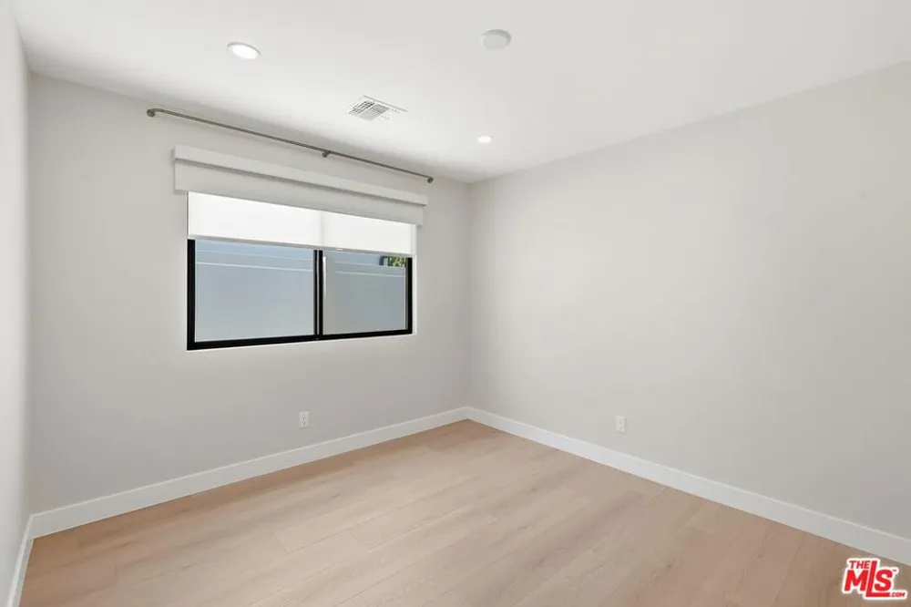 23906 Mobile Street Los Angeles, CA 91307