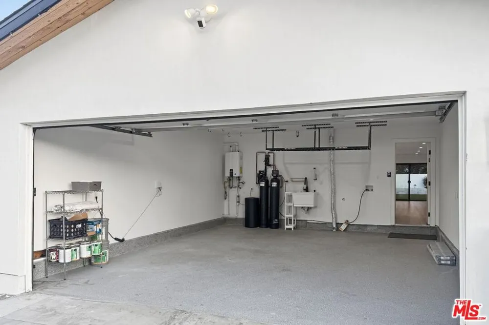 23906 Mobile Street Los Angeles, CA 91307
