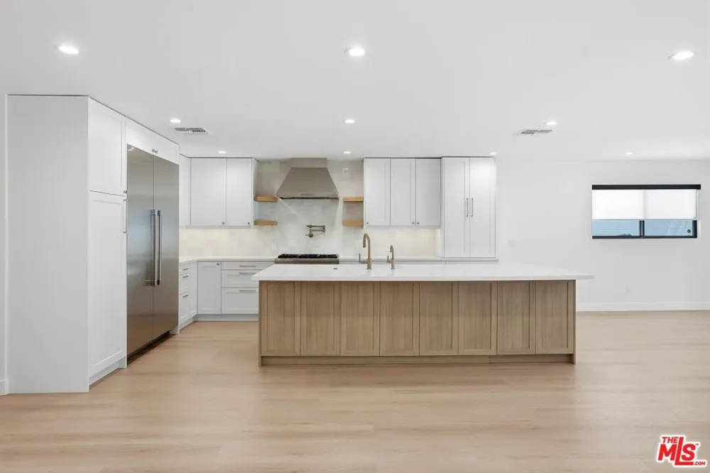 23906 Mobile Street Los Angeles, CA 91307