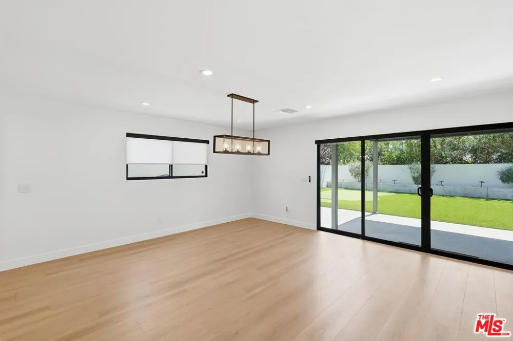 23906 Mobile Street Los Angeles, CA 91307