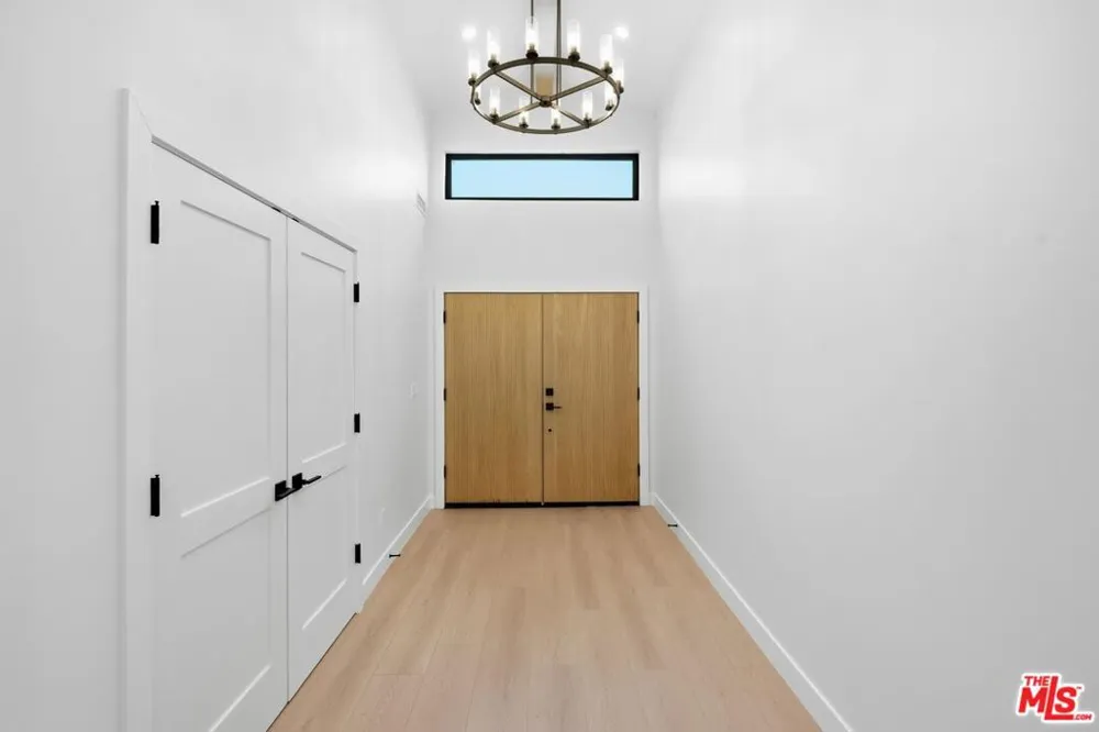 23906 Mobile Street Los Angeles, CA 91307