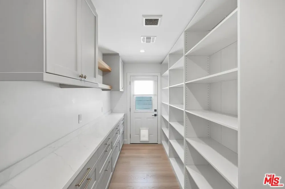 23906 Mobile Street Los Angeles, CA 91307