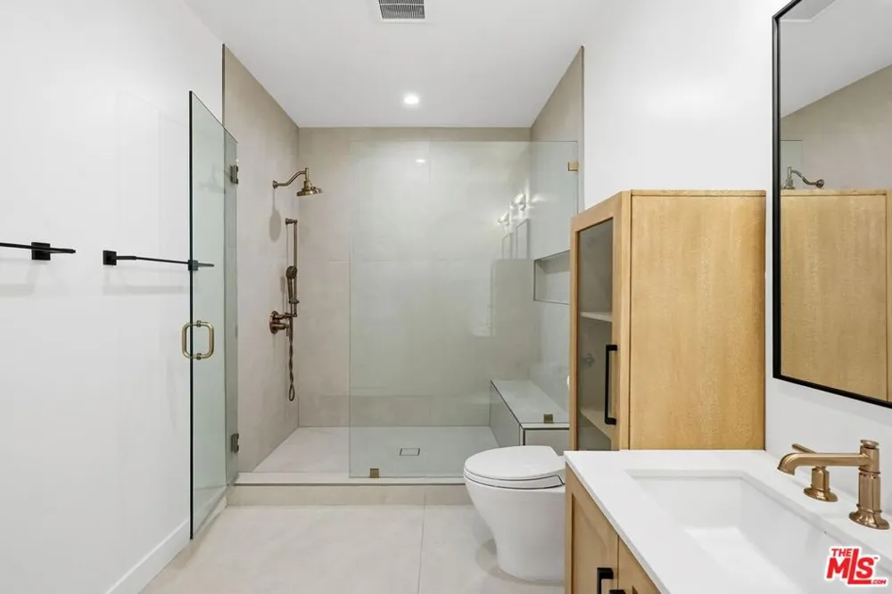 23906 Mobile Street Los Angeles, CA 91307