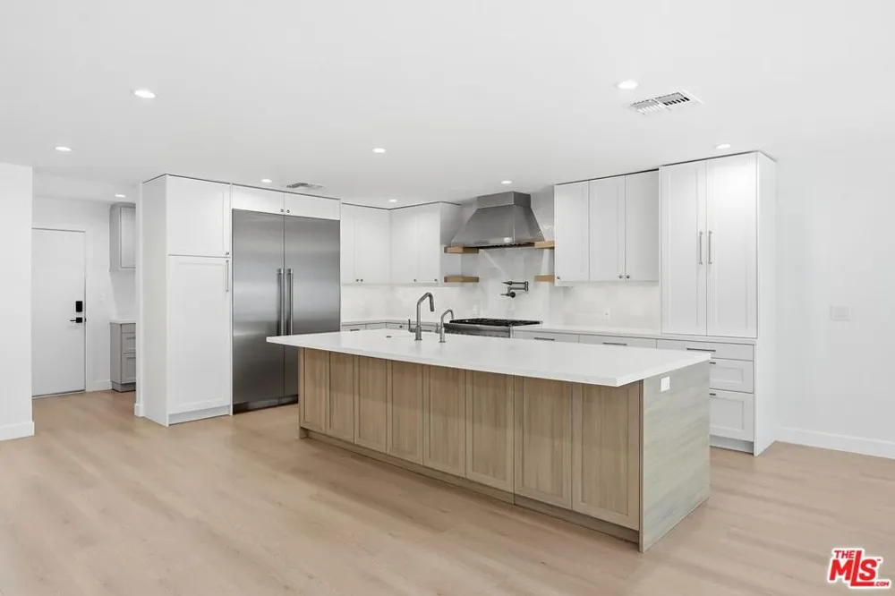 23906 Mobile Street Los Angeles, CA 91307