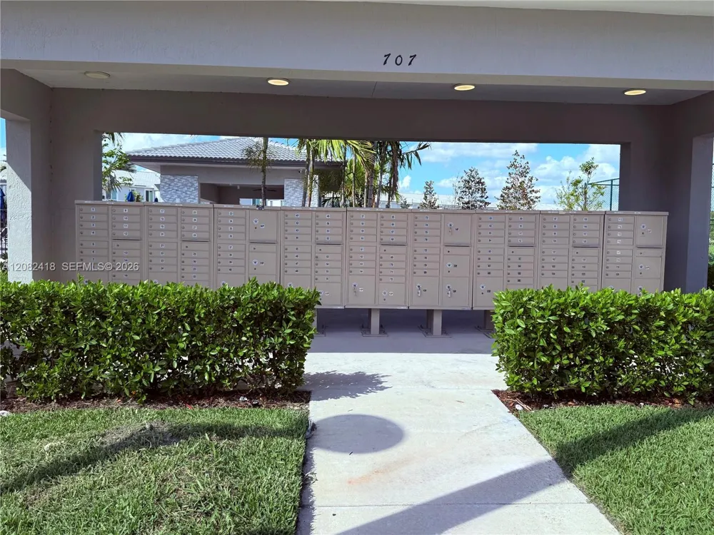 1427 1427 SE 7 TER #1427 Homestead, FL 33034