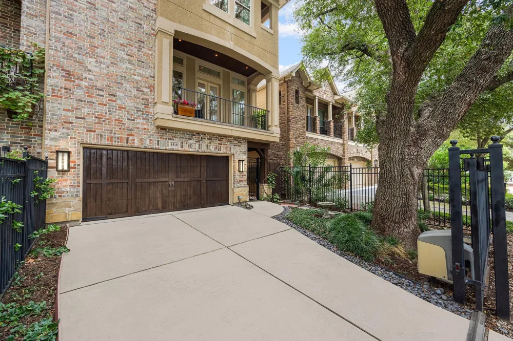1518 W Clay Street Houston, TX 77019