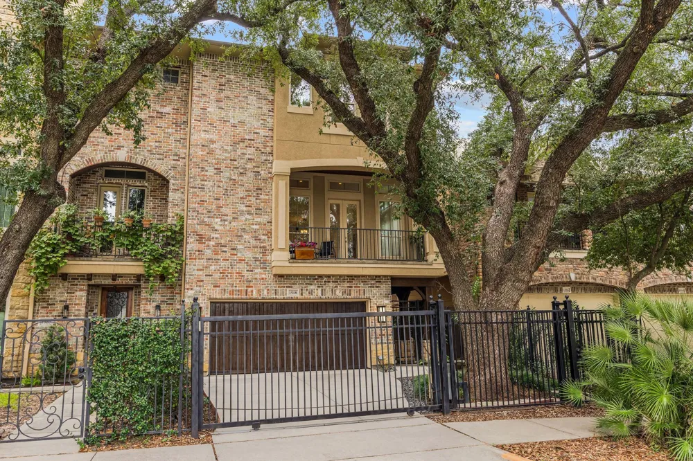 1518 W Clay Street Houston, TX 77019