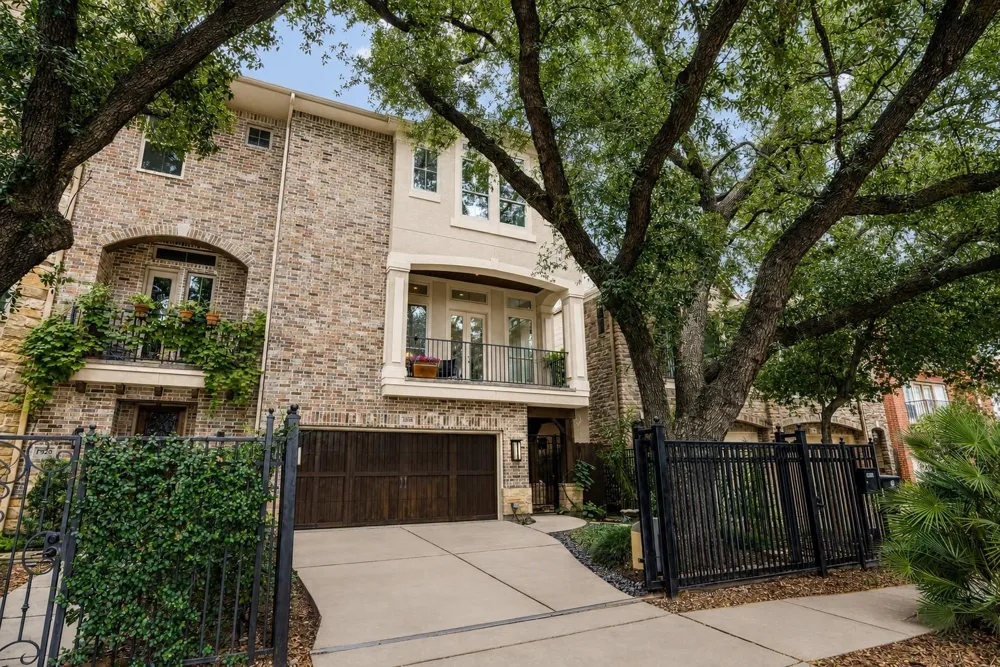 1518 W Clay Street Houston, TX 77019