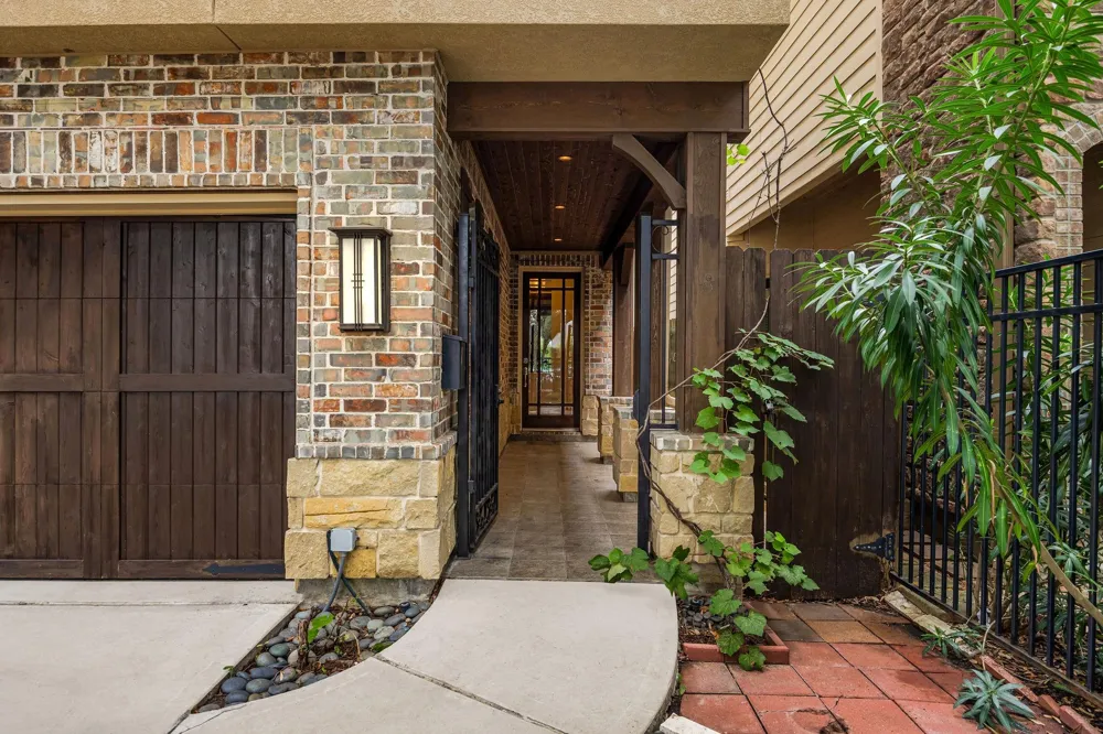 1518 W Clay Street Houston, TX 77019