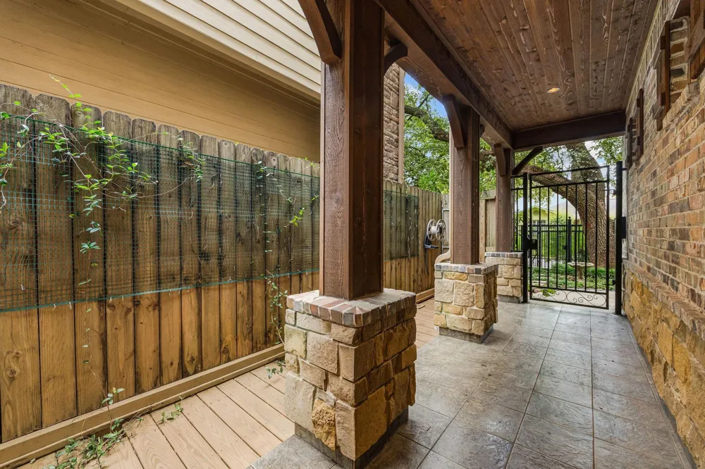 1518 W Clay Street Houston, TX 77019