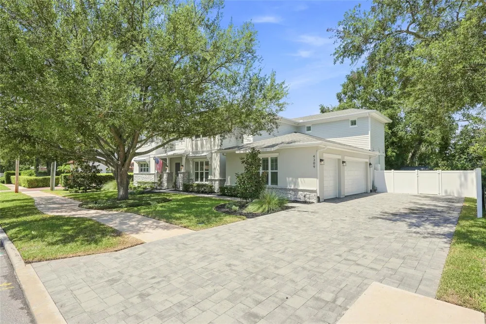 4309 W BARCELONA STREET Tampa, FL 33629