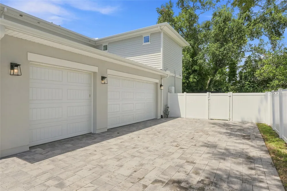 4309 W BARCELONA STREET Tampa, FL 33629