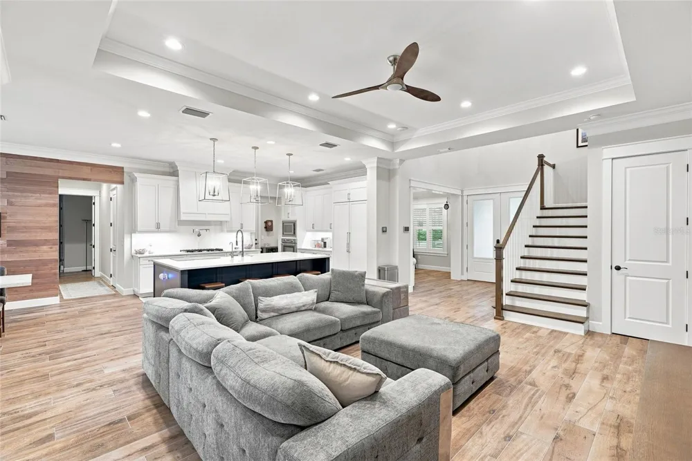 4309 W BARCELONA STREET Tampa, FL 33629