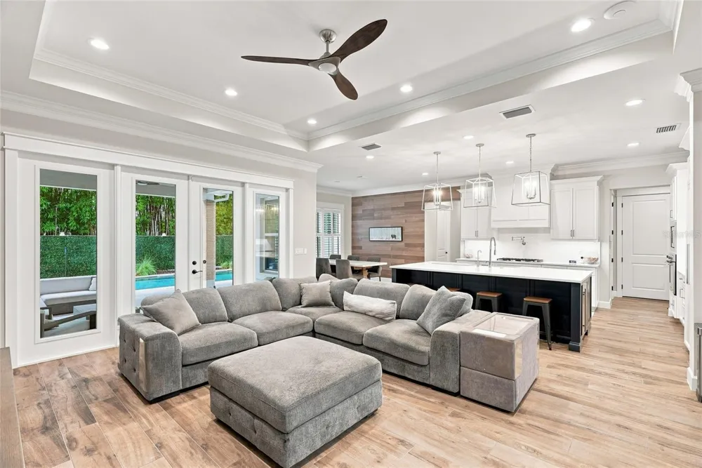 4309 W BARCELONA STREET Tampa, FL 33629
