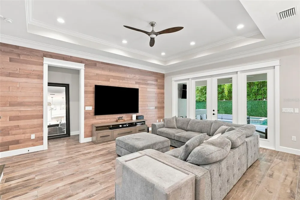 4309 W BARCELONA STREET Tampa, FL 33629