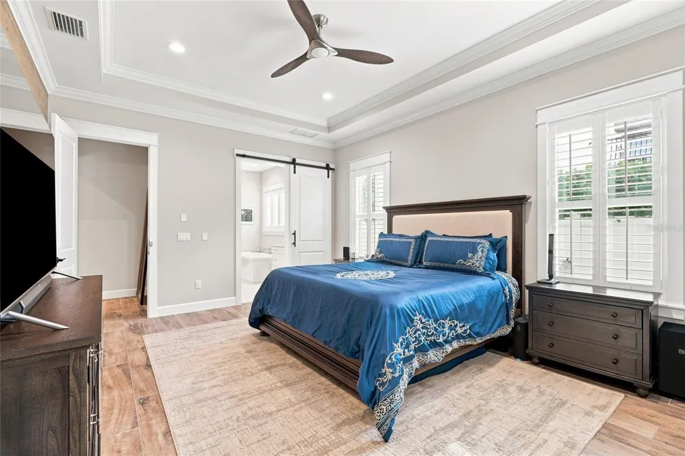 4309 W BARCELONA STREET Tampa, FL 33629