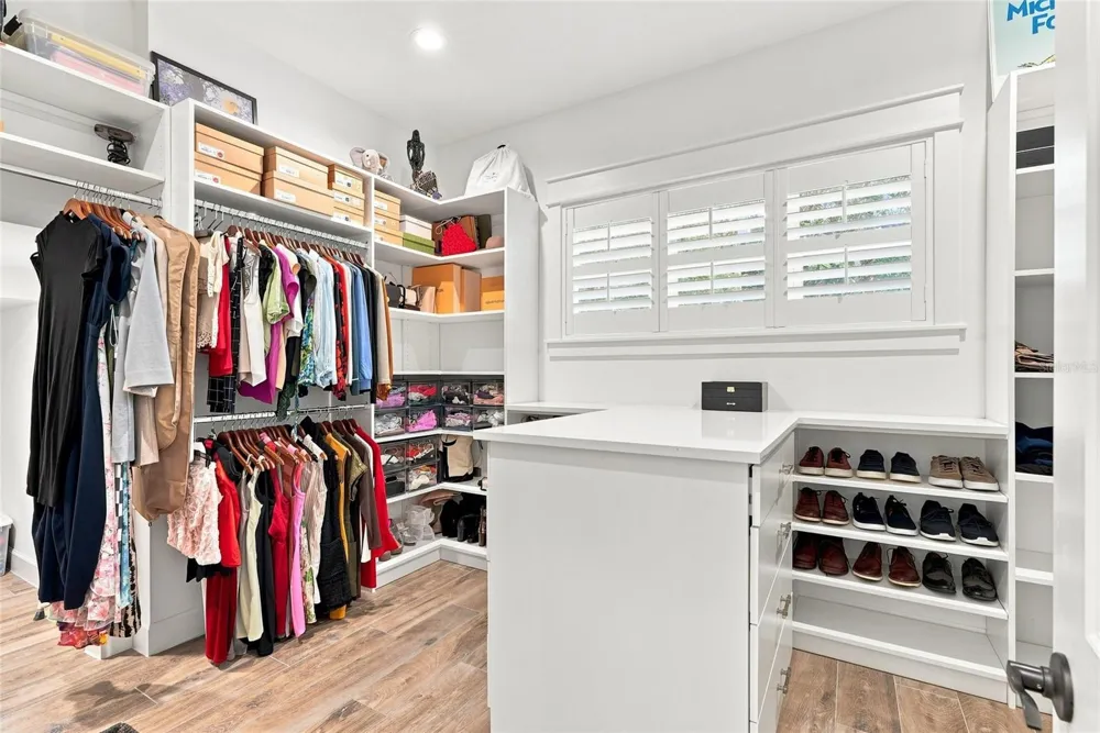 4309 W BARCELONA STREET Tampa, FL 33629