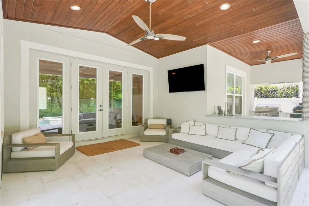 4309 W BARCELONA STREET Tampa, FL 33629