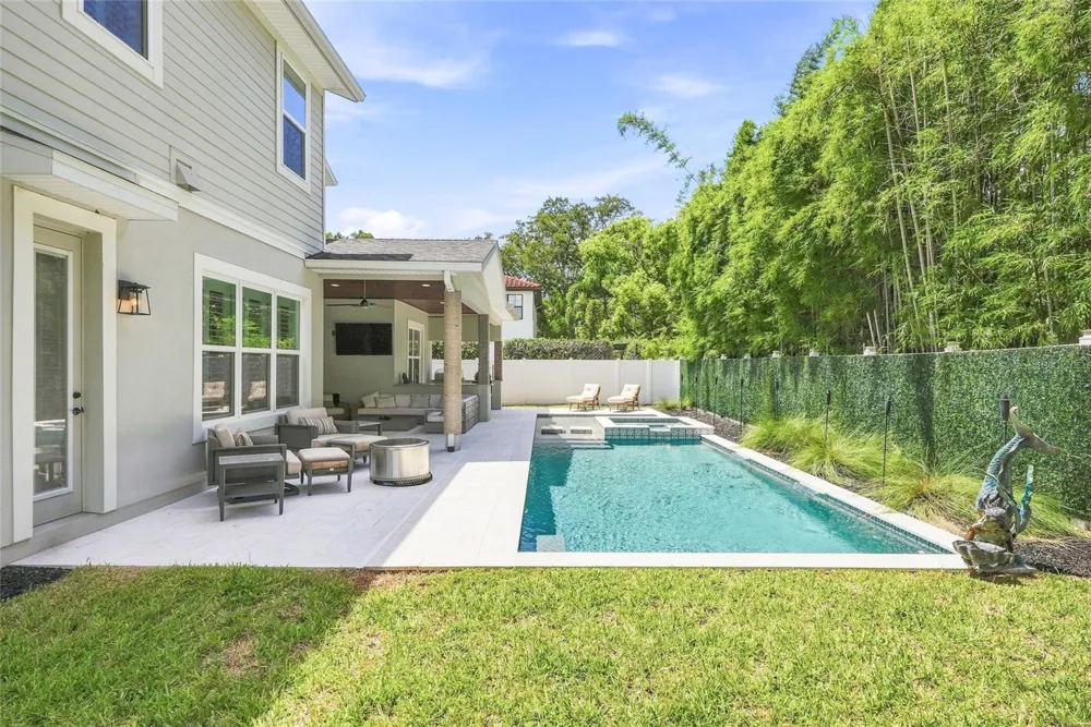 4309 W BARCELONA STREET Tampa, FL 33629