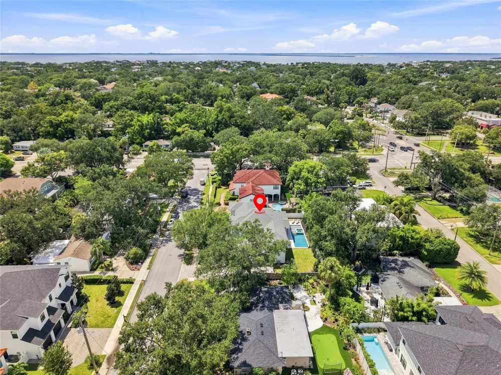 4309 W BARCELONA STREET Tampa, FL 33629