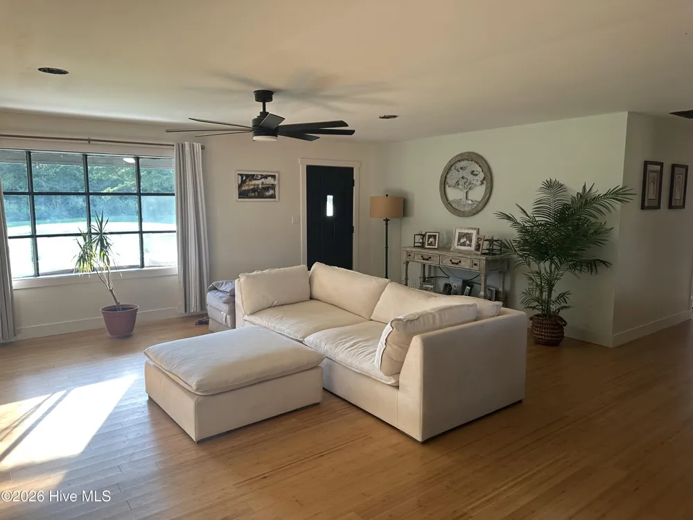 2182 Crusoe Island Road Whiteville, NC 28472