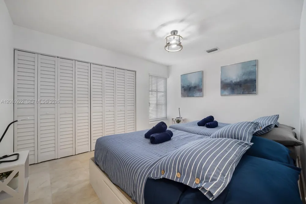 2286 NE 215th St #2286 Miami, FL 33180