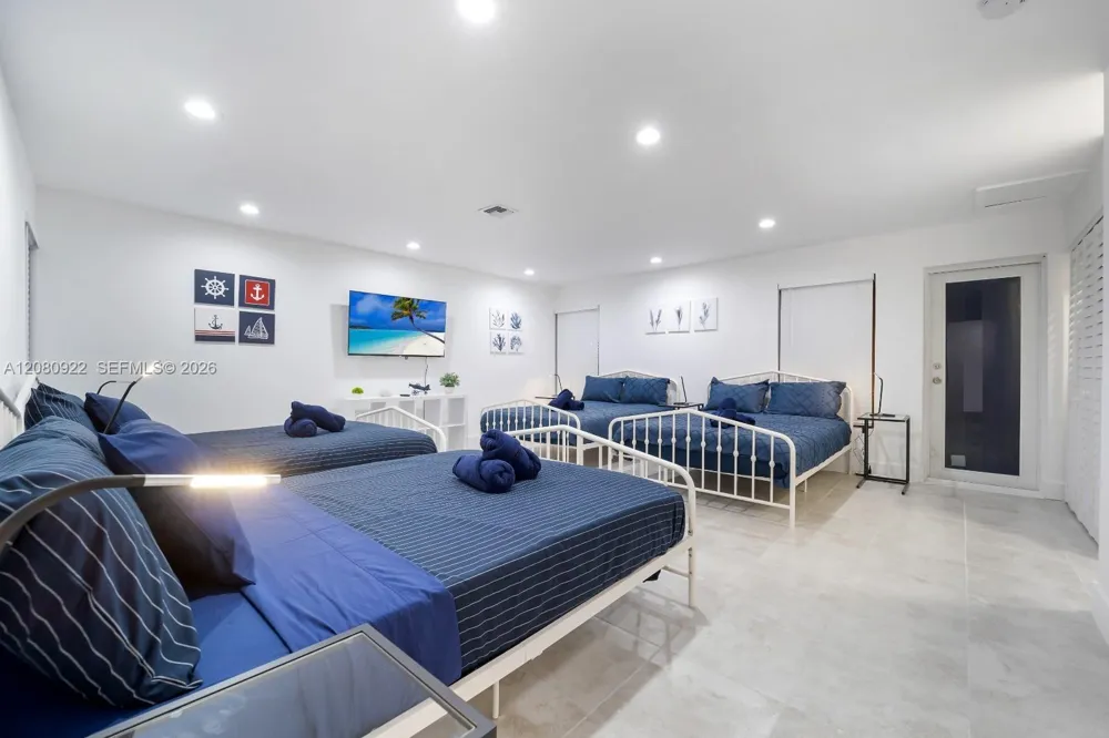 2286 NE 215th St #2286 Miami, FL 33180