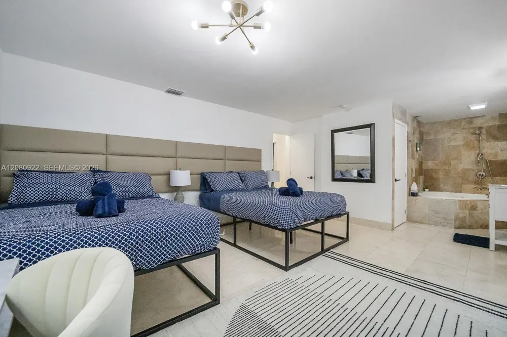 2286 NE 215th St #2286 Miami, FL 33180