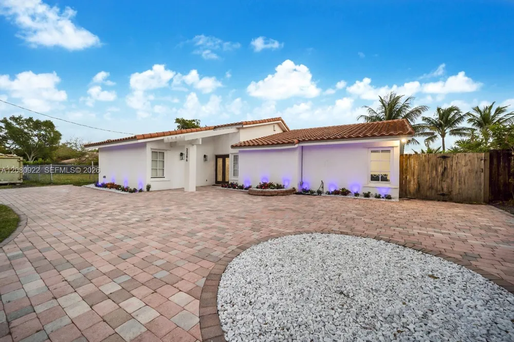 2286 NE 215th St #2286 Miami, FL 33180