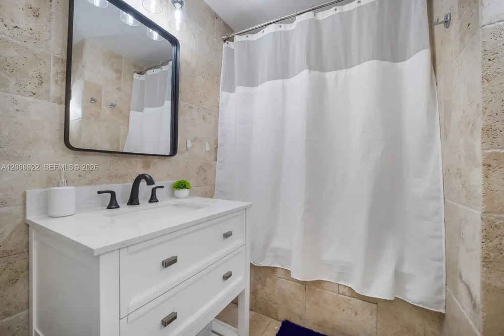 2286 NE 215th St #2286 Miami, FL 33180