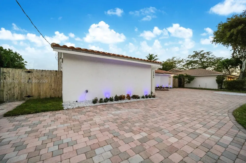 2286 NE 215th St #2286 Miami, FL 33180