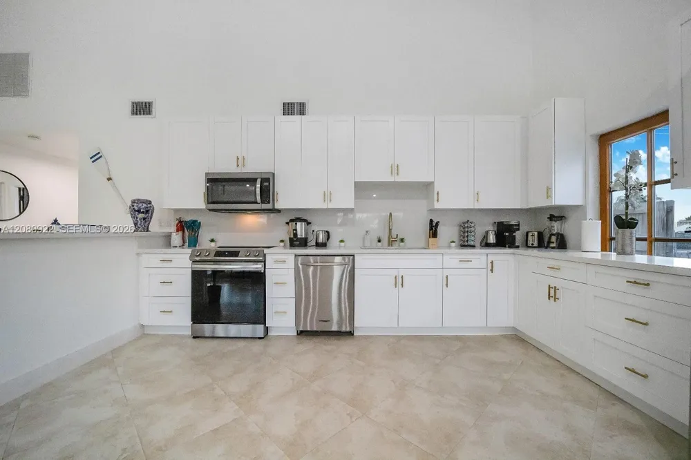 2286 NE 215th St #2286 Miami, FL 33180
