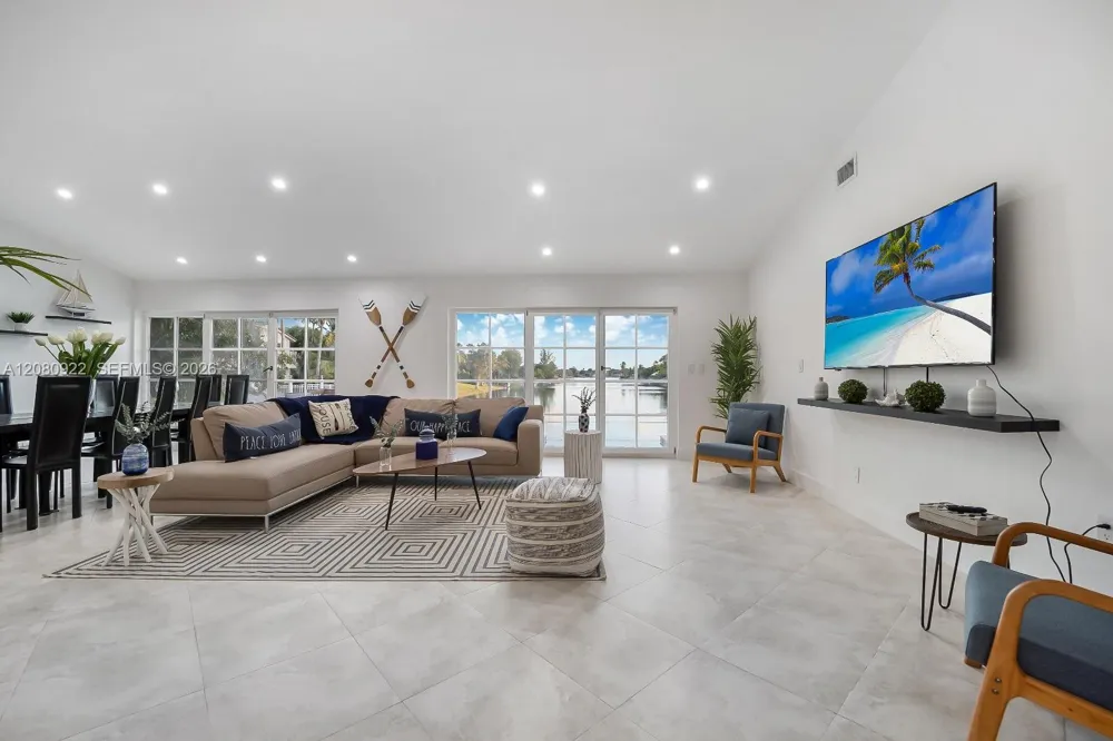 2286 NE 215th St #2286 Miami, FL 33180