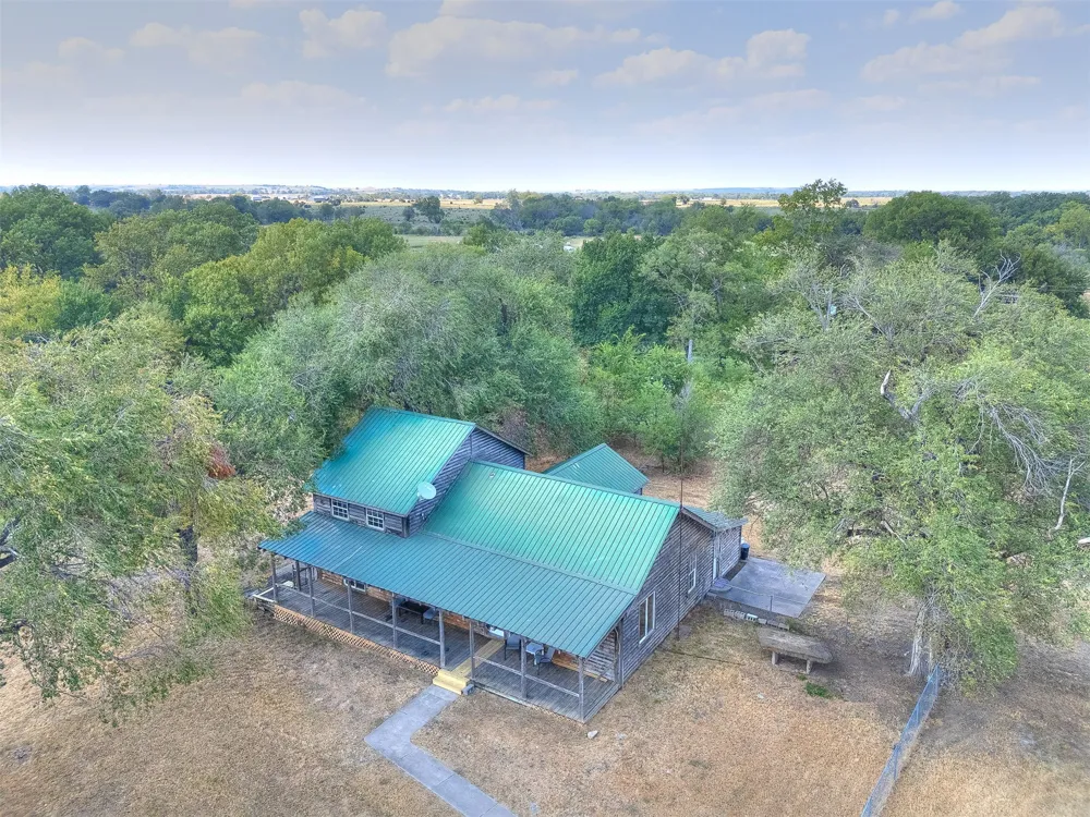9711 US Highway 60 Road Nowata, OK 74048