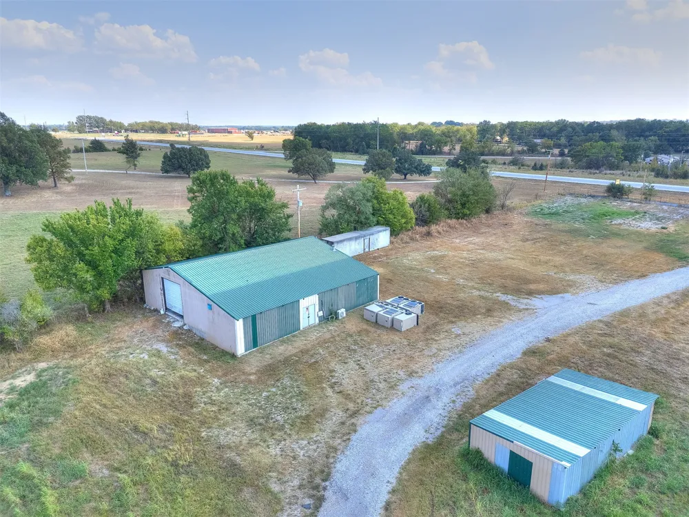 9711 US Highway 60 Road Nowata, OK 74048